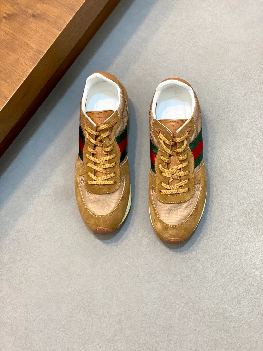 Men's shoes 💰660 [Gucci] Gucci - high-end quality original order 👩🏻‍❤️‍👨🏻 couple wear 🔍🔍🔍 casual sports shoes - upper: 🔝 suede calfskin, shoe body brand totem cloth. brand webbing, tongue. heel. air pressure brand logo - lining: water-dyed sheepskin -Outsole: ultra-light TPU foam·TR rubber; two-color molded outsole -Ultra-high quality control·fine workmanship: highlighted (high-end·exquisite·class) -Size: same style for men and women 36-44 (female 35, 40, male 45, 46 can be customized)·